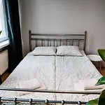 Szeroka Apart